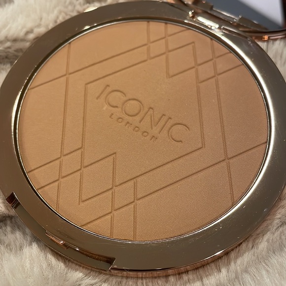 Iconic London Ultimate Bronzing Powder - Picture 4 of 6